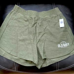 Never worn! Color is army green. Pics look lighter than they are.